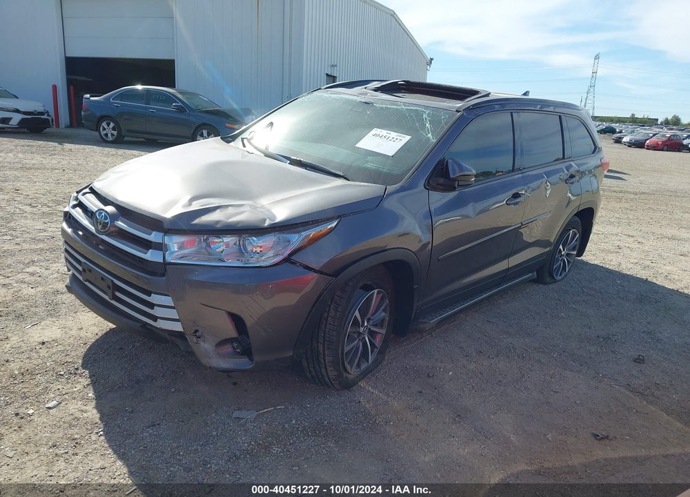 2019 TOYOTA HIGHLANDER XLE VIN: 5TDJZRFH0KS595900