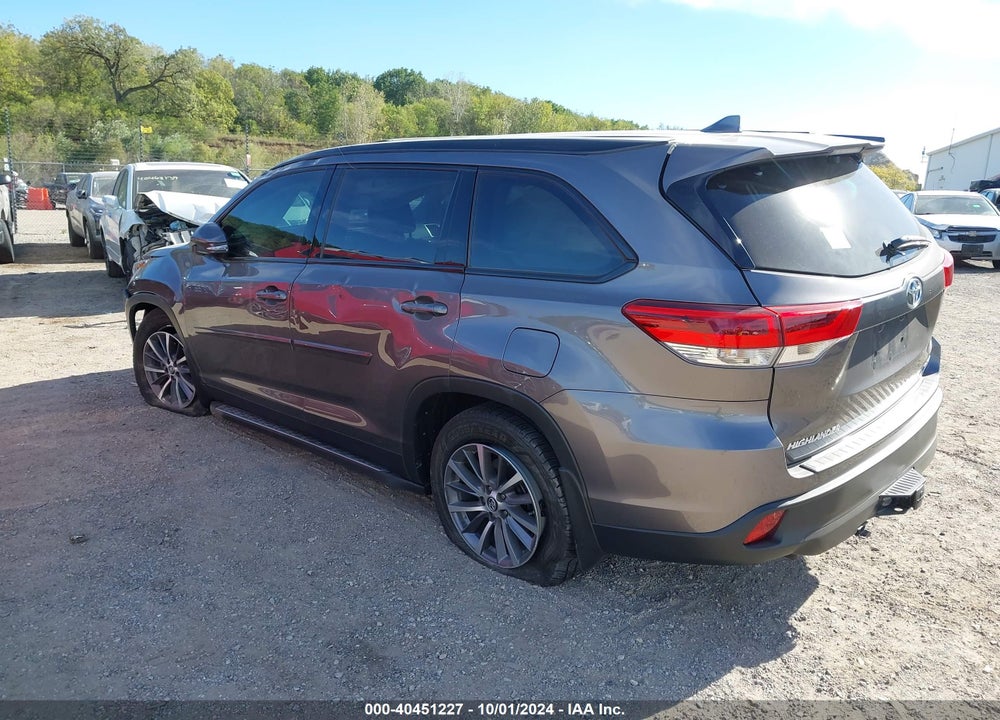 2019 TOYOTA HIGHLANDER XLE VIN: 5TDJZRFH0KS595900