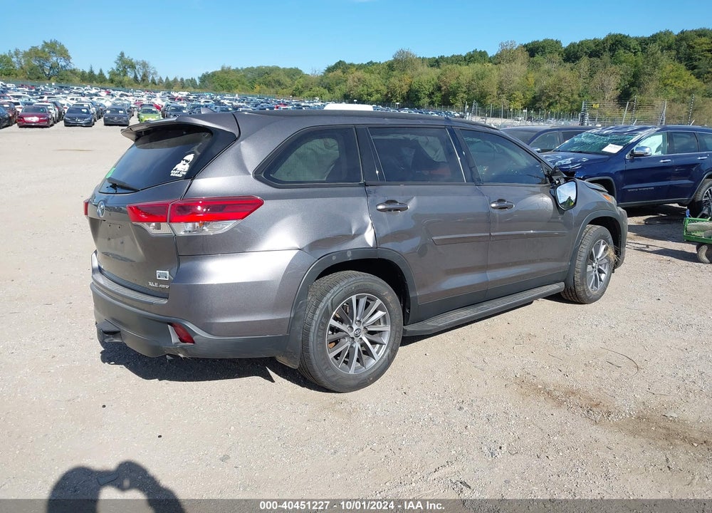 2019 TOYOTA HIGHLANDER XLE VIN: 5TDJZRFH0KS595900