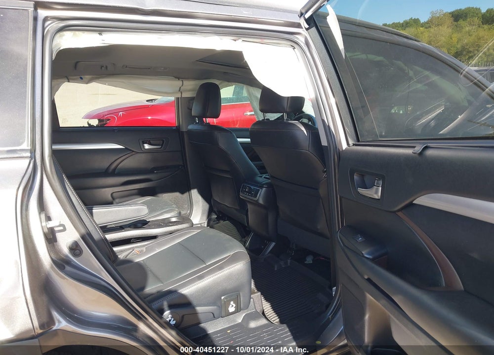 2019 TOYOTA HIGHLANDER XLE VIN: 5TDJZRFH0KS595900