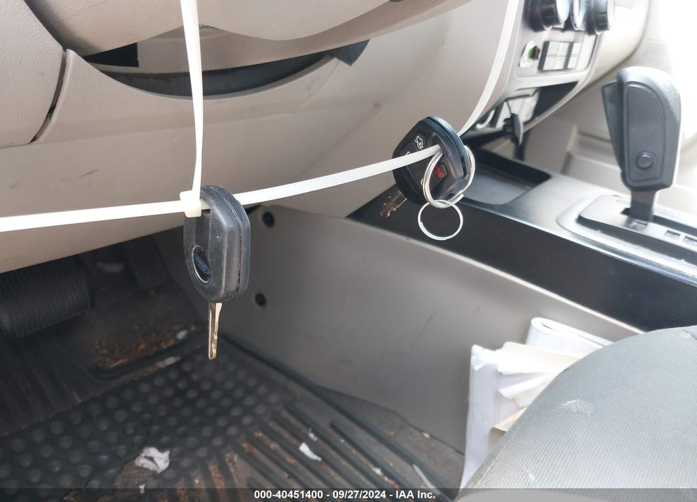 2008 FORD ESCAPE XLS VIN: 1FMCU92Z88KB49236