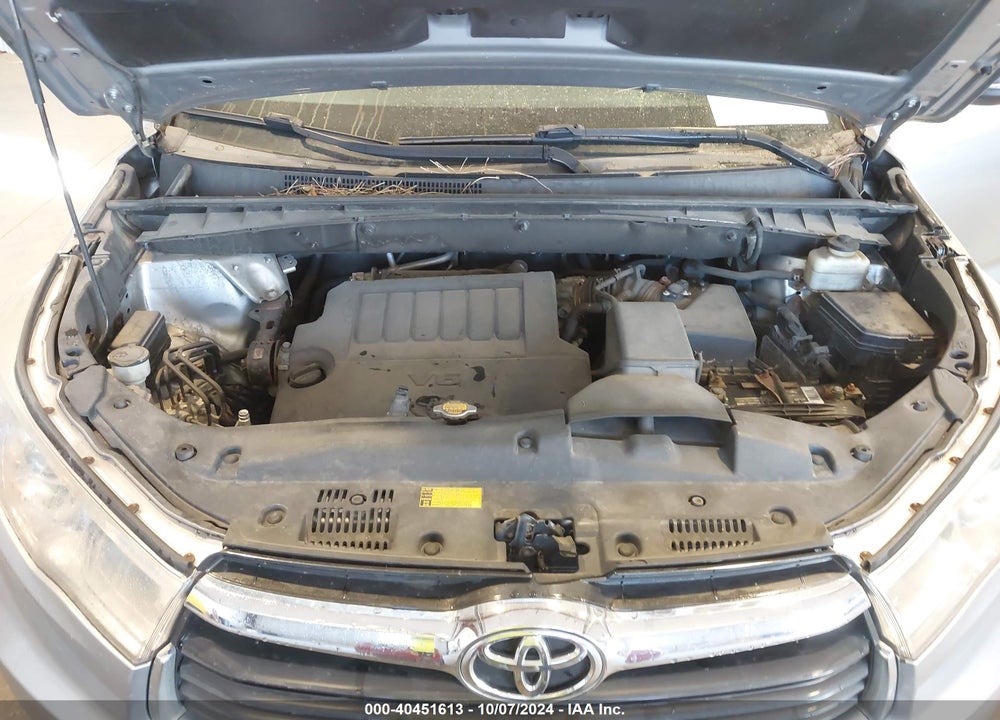 2015 TOYOTA HIGHLANDER LE V6 VIN: 5TDBKRFH2FS084381