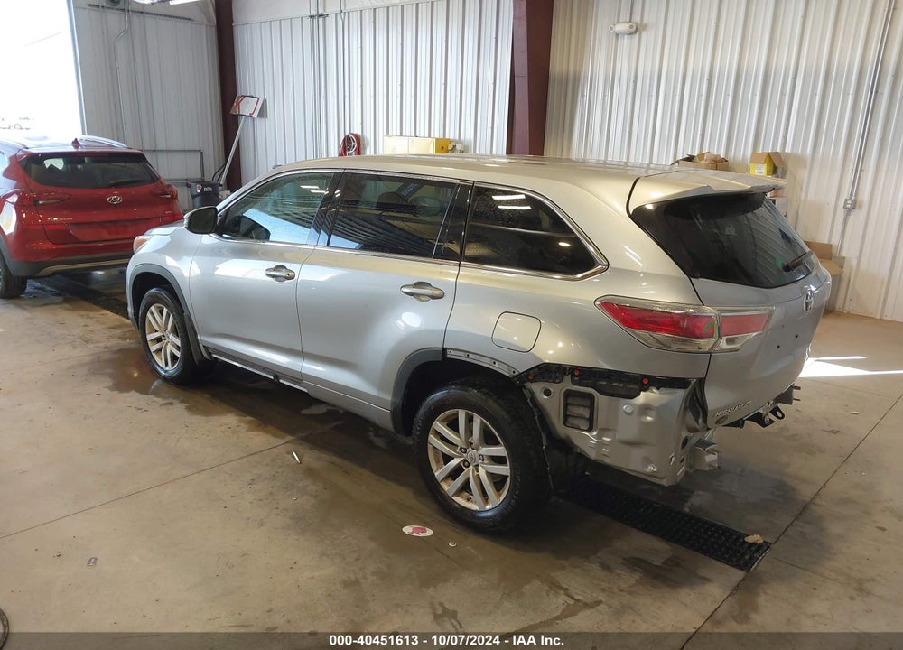 2015 TOYOTA HIGHLANDER LE V6 VIN: 5TDBKRFH2FS084381