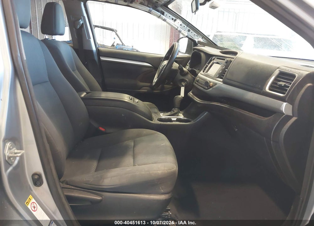 2015 TOYOTA HIGHLANDER LE V6 VIN: 5TDBKRFH2FS084381
