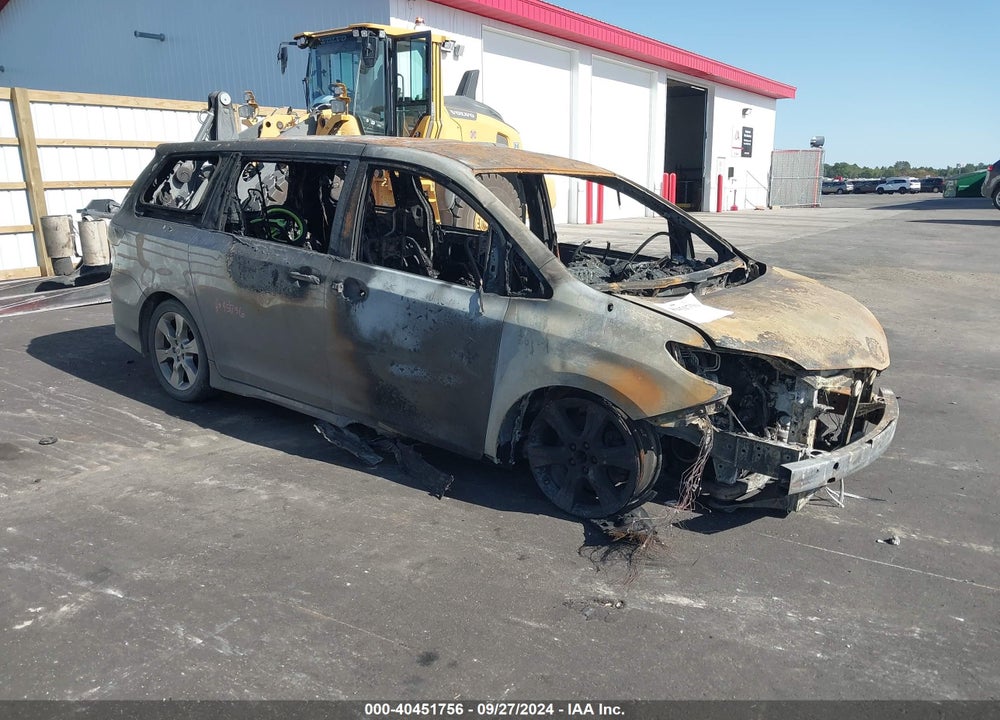 2011 TOYOTA SIENNA SE VIN: 5TDXK3DC1BS040327