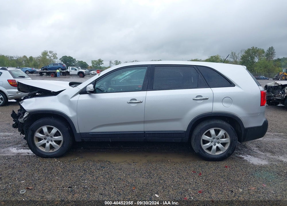 2013 KIA SORENTO LX VIN: 5XYKT4A12DG311024
