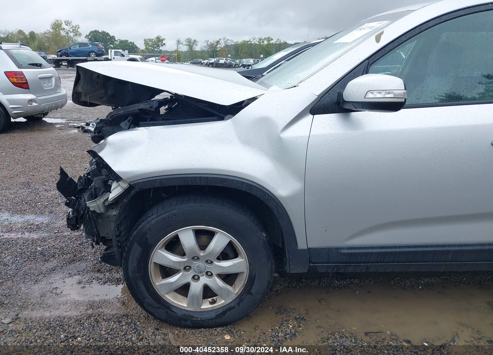 2013 KIA SORENTO LX VIN: 5XYKT4A12DG311024