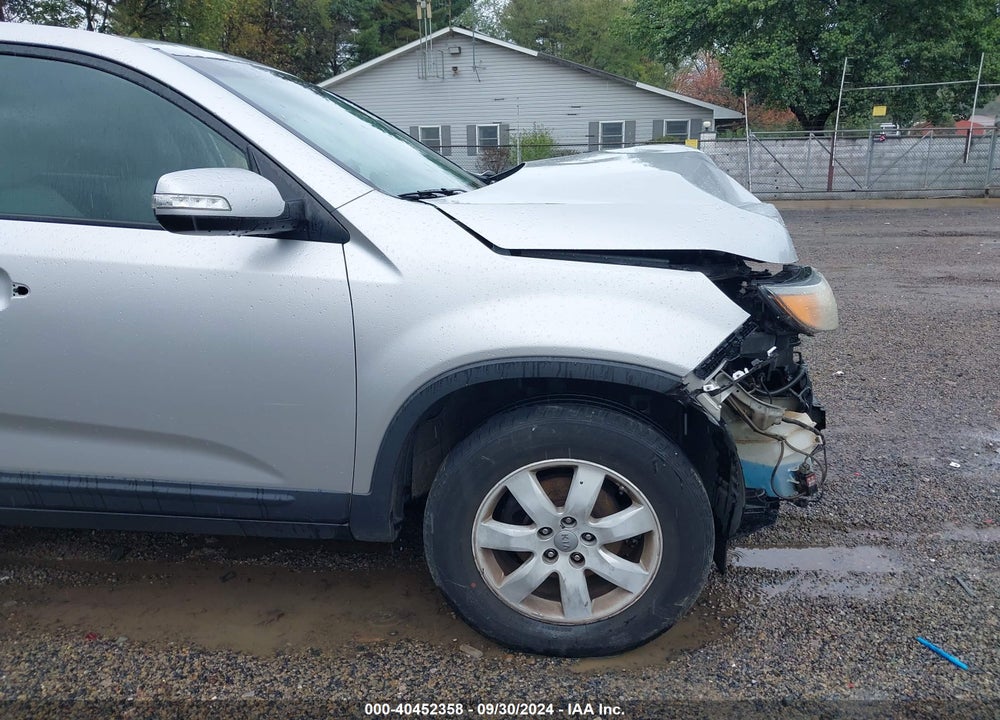 2013 KIA SORENTO LX VIN: 5XYKT4A12DG311024