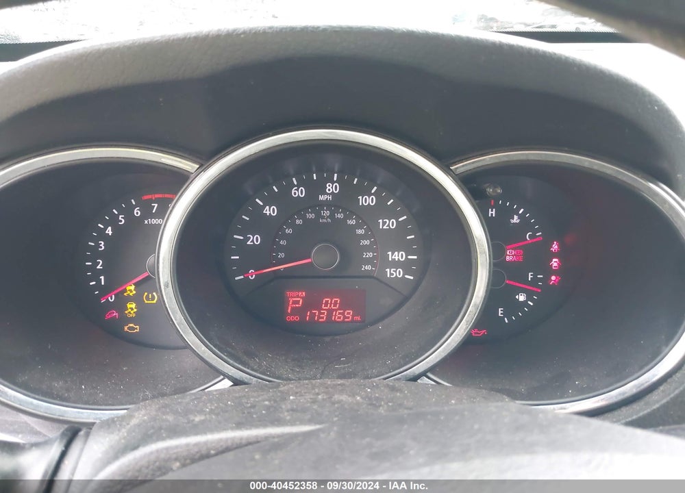 2013 KIA SORENTO LX VIN: 5XYKT4A12DG311024