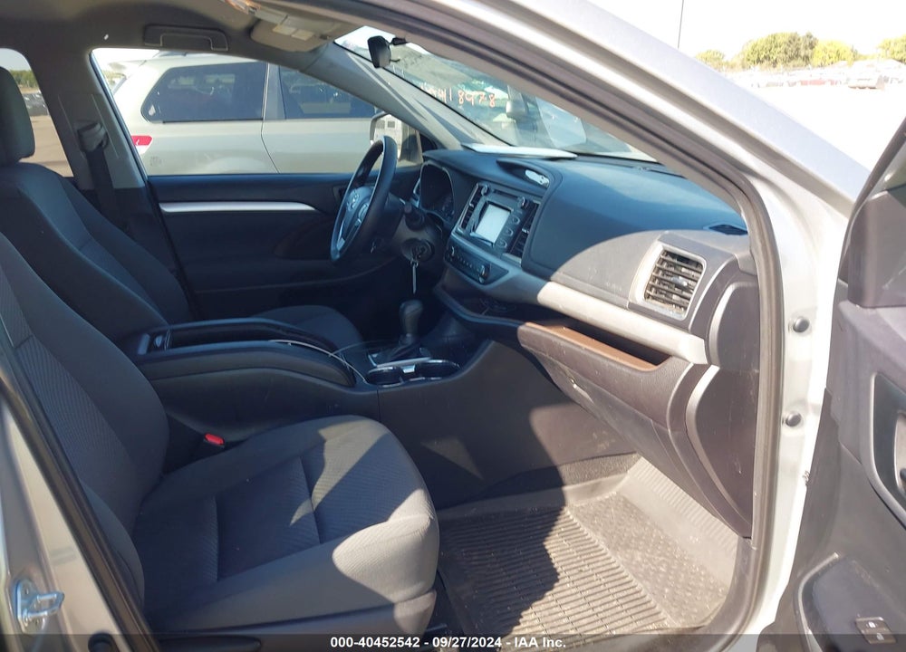 2019 TOYOTA HIGHLANDER LE VIN: 5TDBZRFH5KS984892