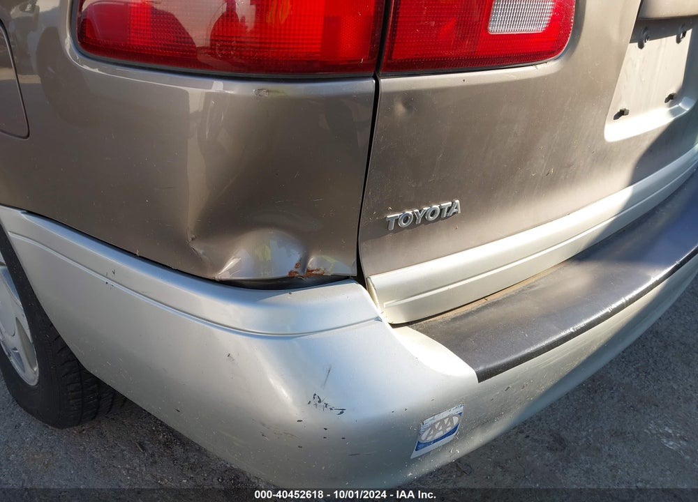 1998 TOYOTA SIENNA LE/XLE VIN: 4T3ZF13C7WU025015
