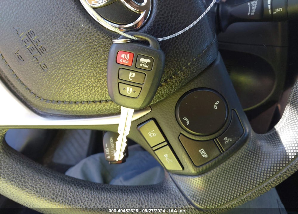 2017 TOYOTA COROLLA LE VIN: 5YFBURHE7HP682880
