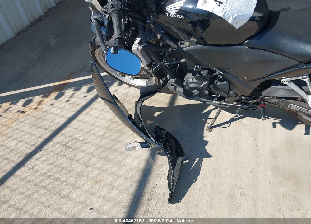 2011 HONDA CBR250 R VIN: MLHMC4116B5001860