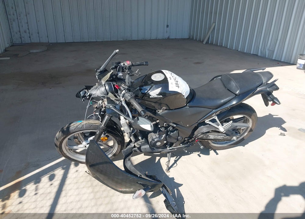 2011 HONDA CBR250 R VIN: MLHMC4116B5001860
