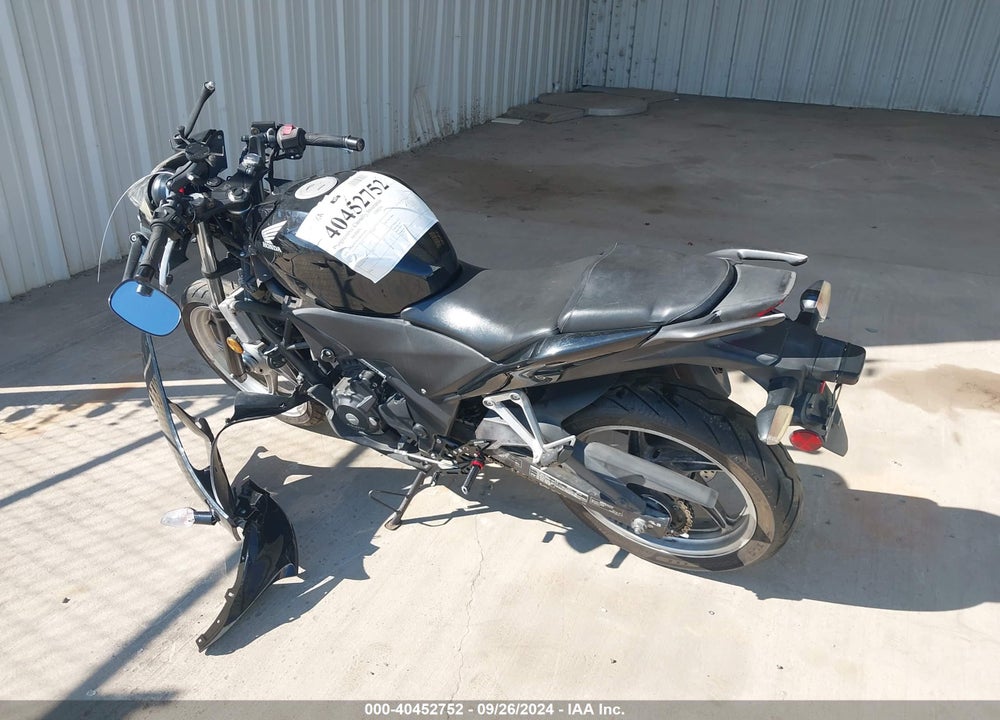 2011 HONDA CBR250 R VIN: MLHMC4116B5001860