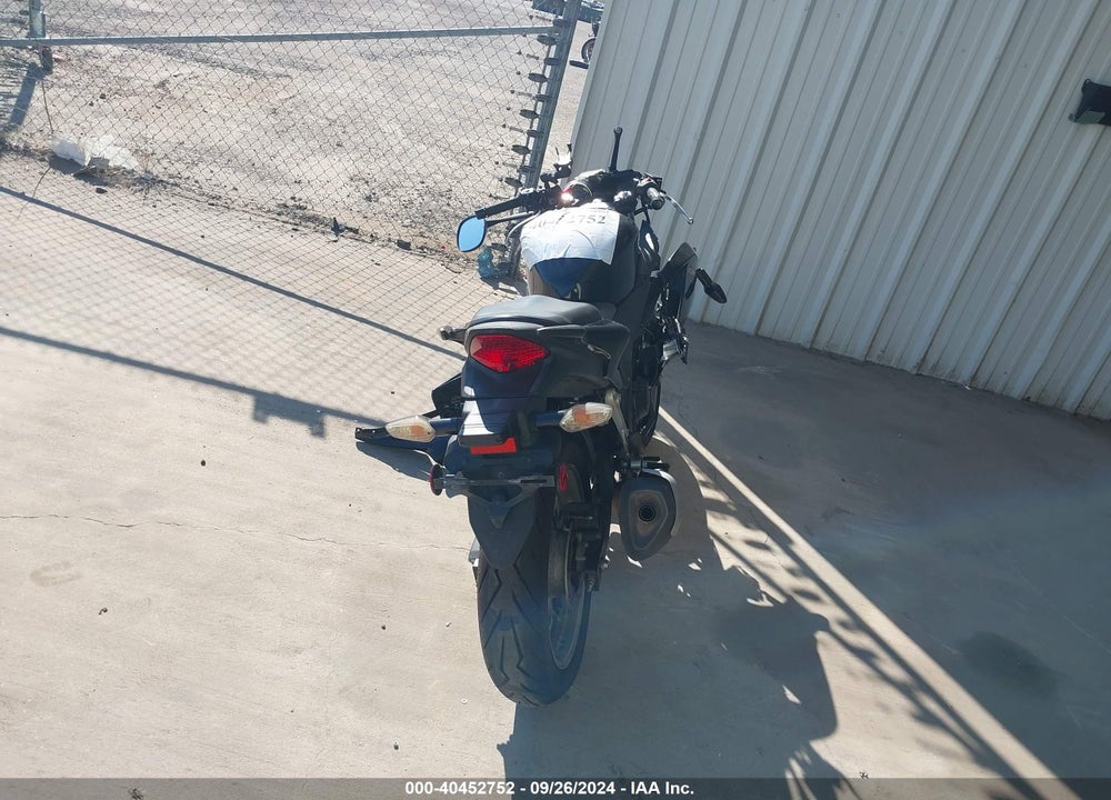 2011 HONDA CBR250 R VIN: MLHMC4116B5001860