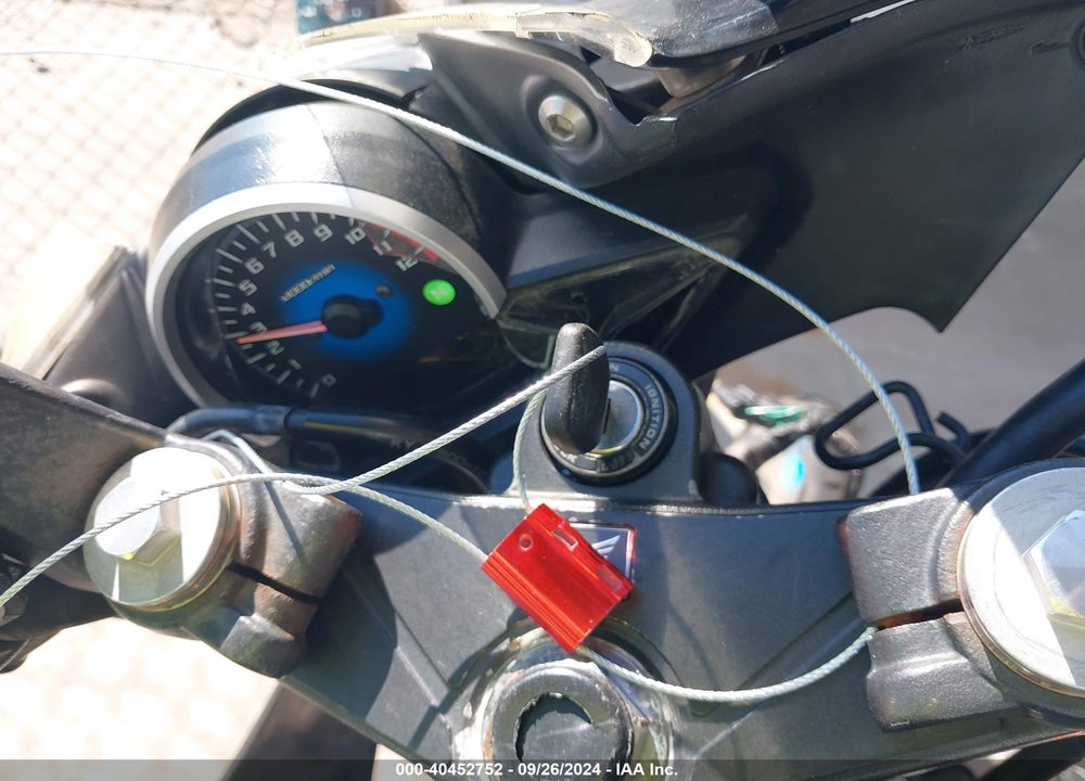 2011 HONDA CBR250 R VIN: MLHMC4116B5001860
