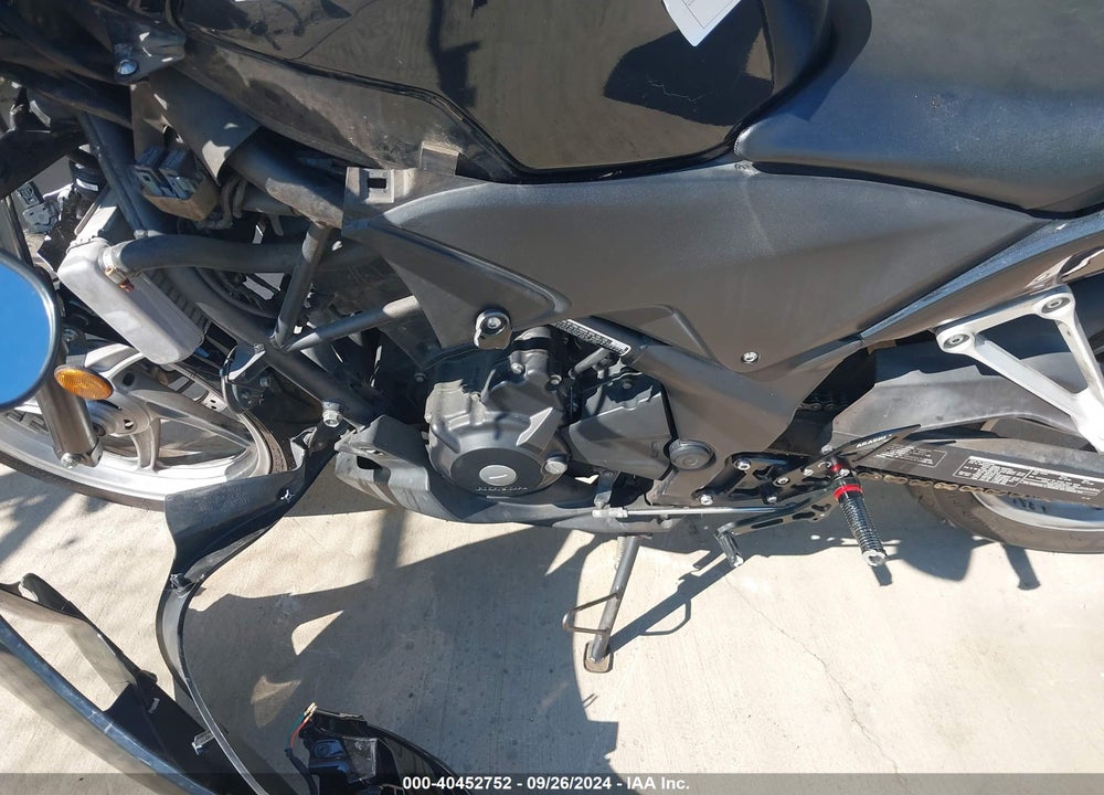 2011 HONDA CBR250 R VIN: MLHMC4116B5001860