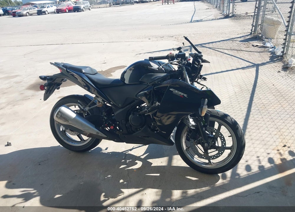 2011 HONDA CBR250 R VIN: MLHMC4116B5001860