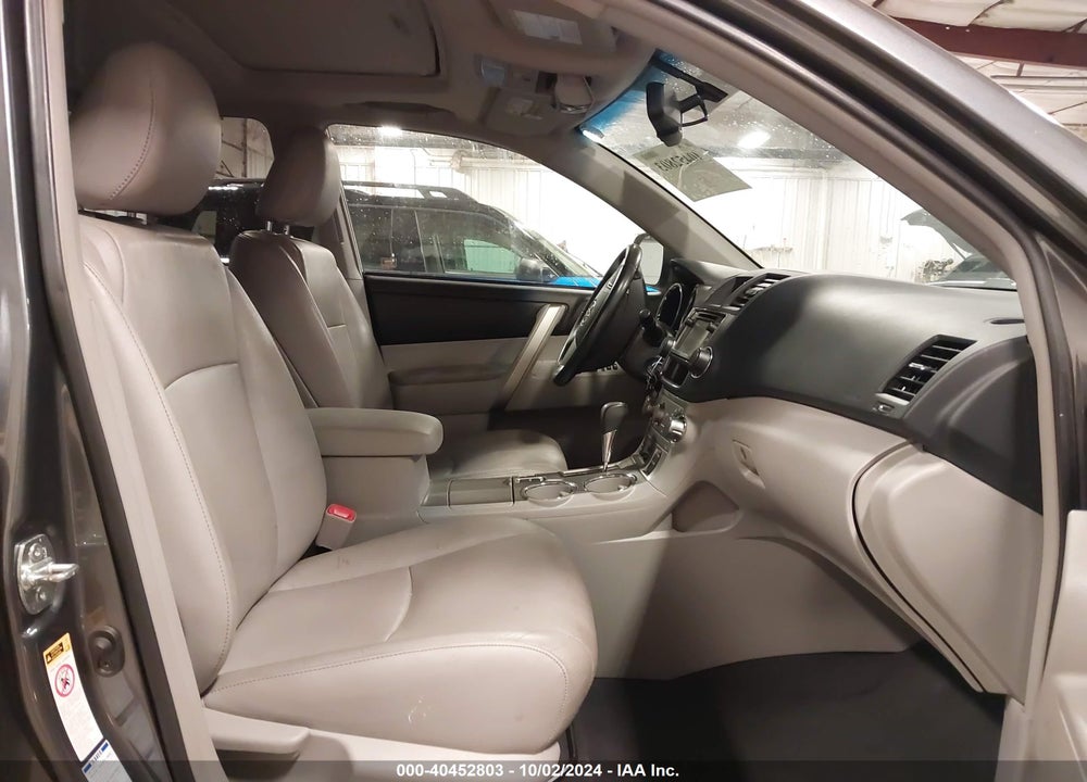 2013 TOYOTA HIGHLANDER SE V6 VIN: 5TDBK3EH9DS266882