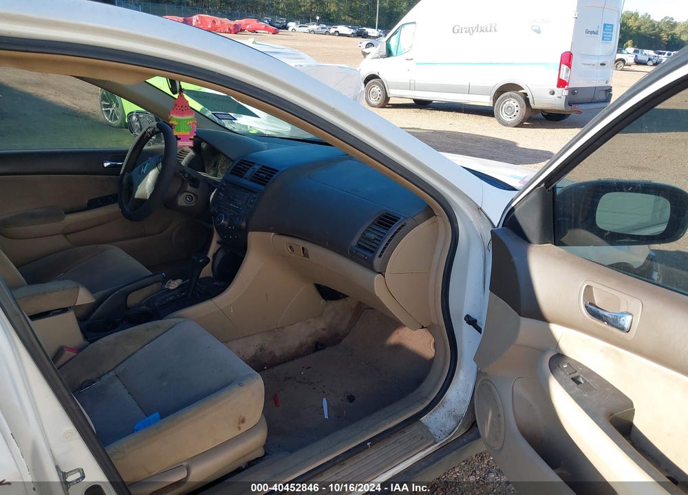 2005 HONDA ACCORD 2.4 LX VIN: 3HGCM56415G701322