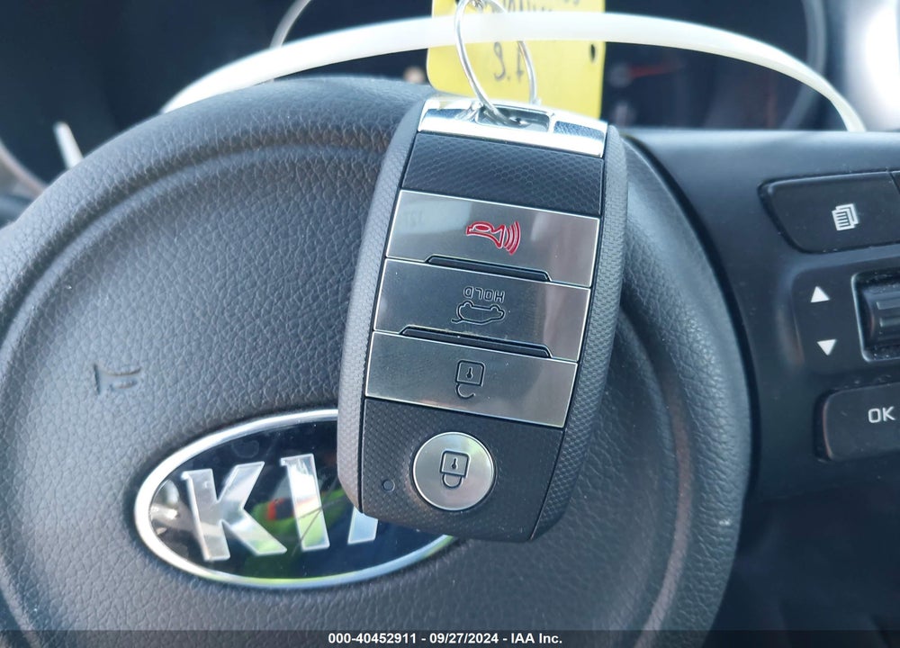 2016 KIA SORENTO 3.3L SX VIN: 5XYPK4A51GG155929