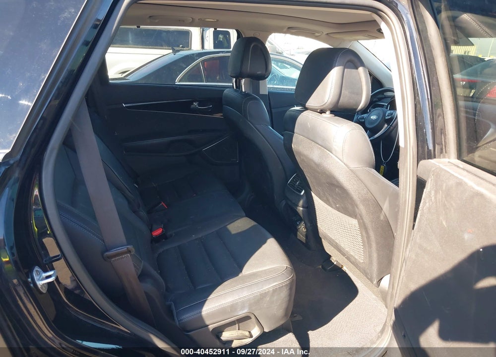 2016 KIA SORENTO 3.3L SX VIN: 5XYPK4A51GG155929