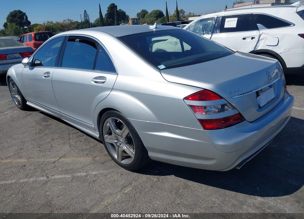 2009 MERCEDES-BENZ S 550 VIN: WDDNG71X79A251004