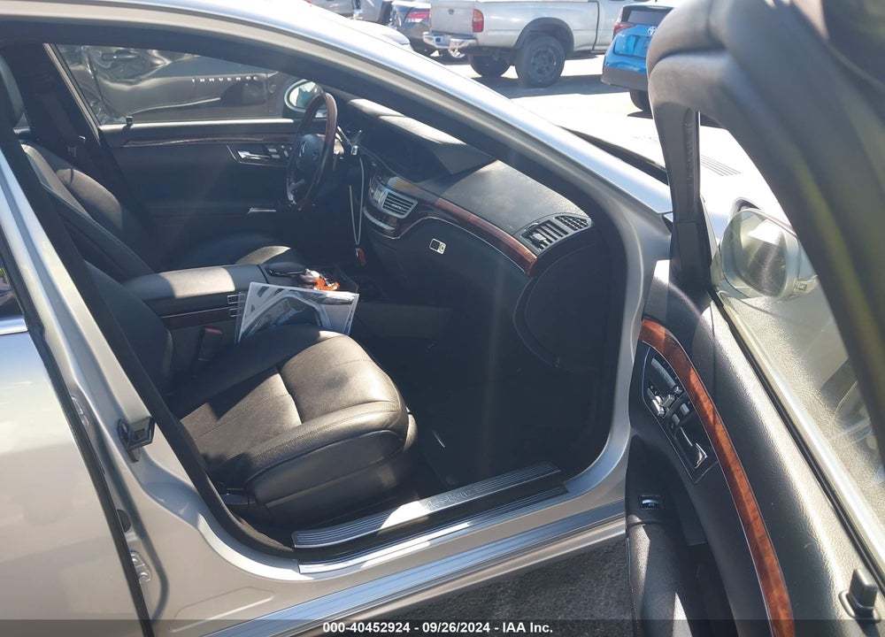2009 MERCEDES-BENZ S 550 VIN: WDDNG71X79A251004