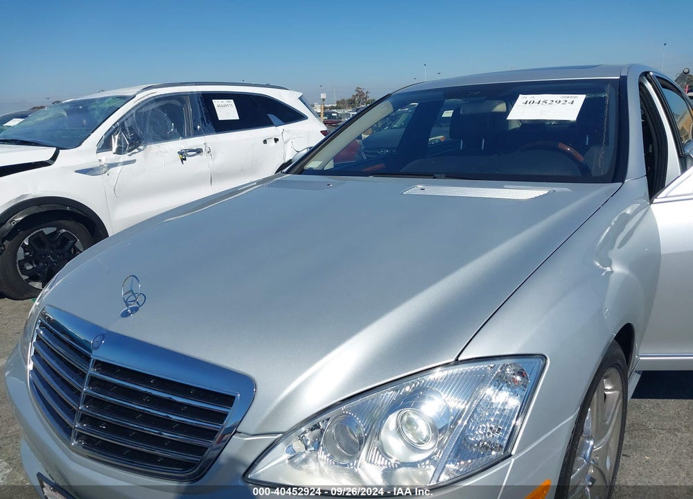 2009 MERCEDES-BENZ S 550 VIN: WDDNG71X79A251004