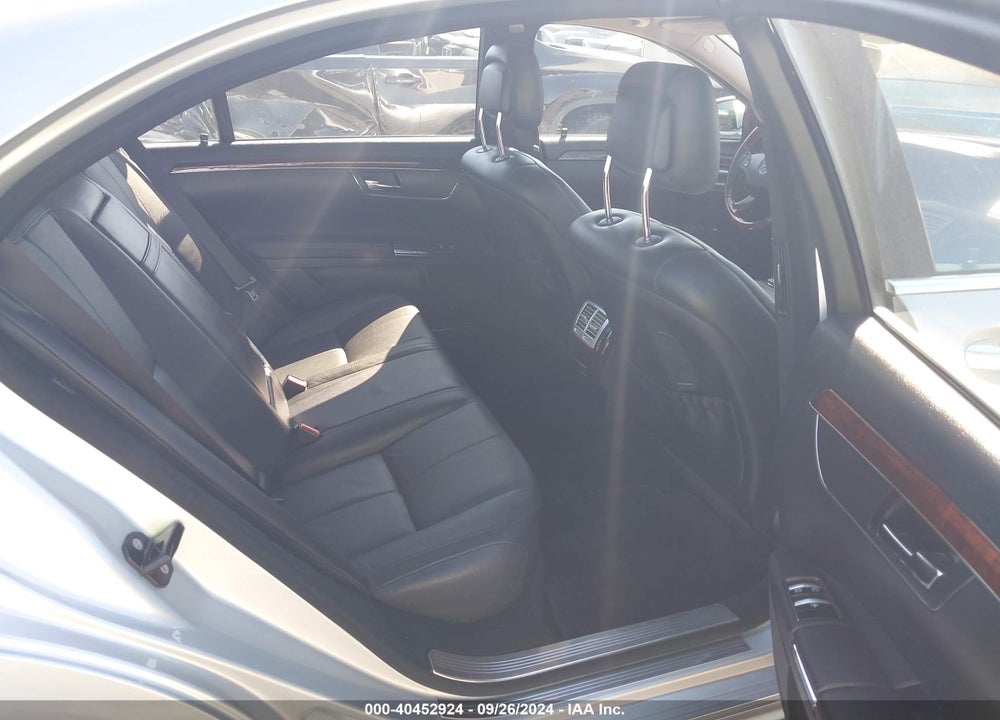 2009 MERCEDES-BENZ S 550 VIN: WDDNG71X79A251004