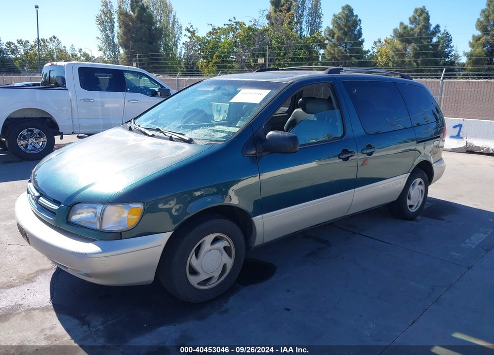 1998 TOYOTA SIENNA XLE VIN: 4T3ZF13C0WU072614