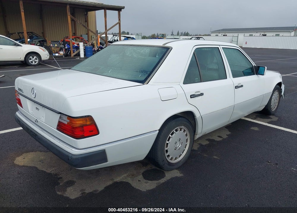 1993 MERCEDES-BENZ 300 E VIN: WDBEA32E6PB967447