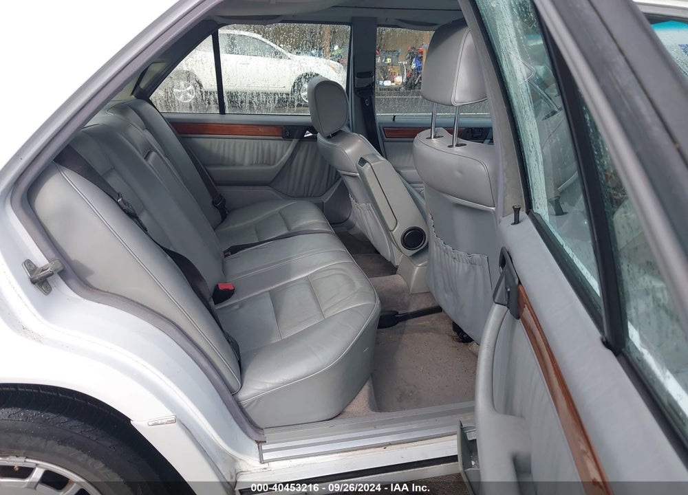 1993 MERCEDES-BENZ 300 E VIN: WDBEA32E6PB967447