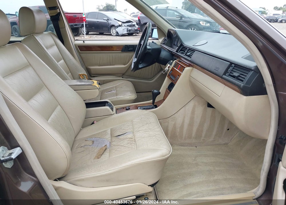 1994 MERCEDES-BENZ E 320 VIN: WDBEA32E8RC050197