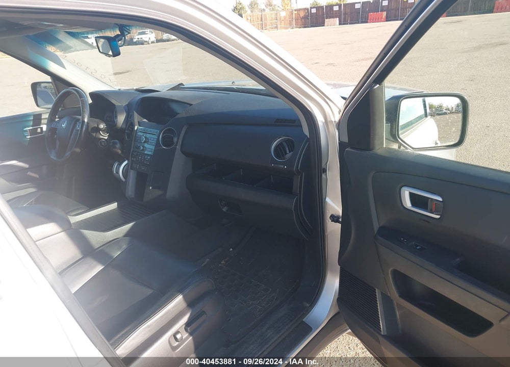 2011 HONDA PILOT EX-L VIN: 5FNYF4H54BB059324