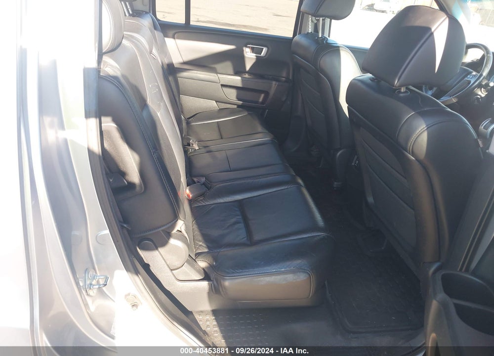 2011 HONDA PILOT EX-L VIN: 5FNYF4H54BB059324