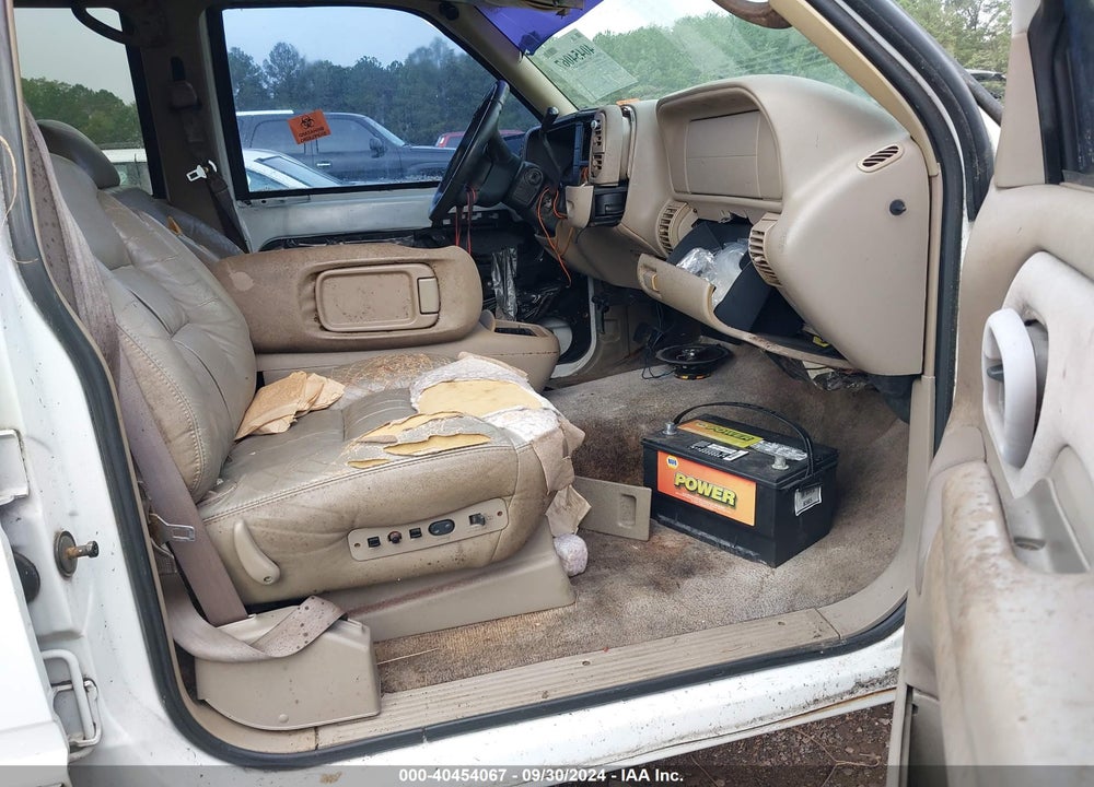 1999 CHEVROLET SUBURBAN 1500 LT VIN: 3GNFK16R1XG103280