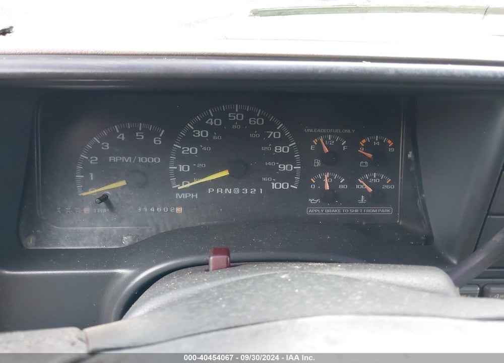 1999 CHEVROLET SUBURBAN 1500 LT VIN: 3GNFK16R1XG103280
