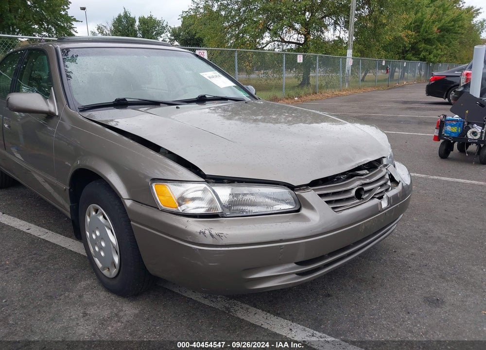 1999 TOYOTA CAMRY LE VIN: 4T1BG22K4XU590071