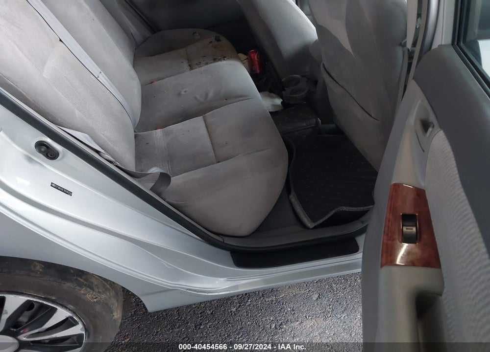 2005 TOYOTA COROLLA LE VIN: 2T1BR32E15C462749