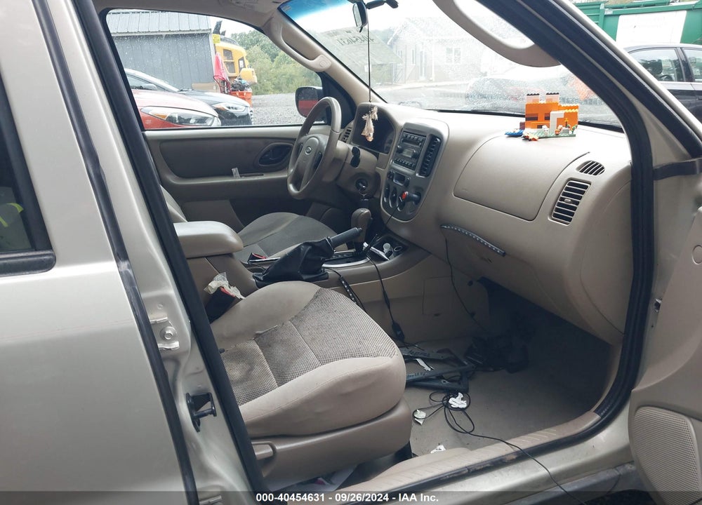2005 FORD ESCAPE XLT VIN: 1FMYU93145KA05600