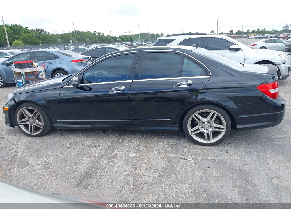 2014 MERCEDES-BENZ C 250 LUXURY/SPORT VIN: WDDGF4HB5ER313323