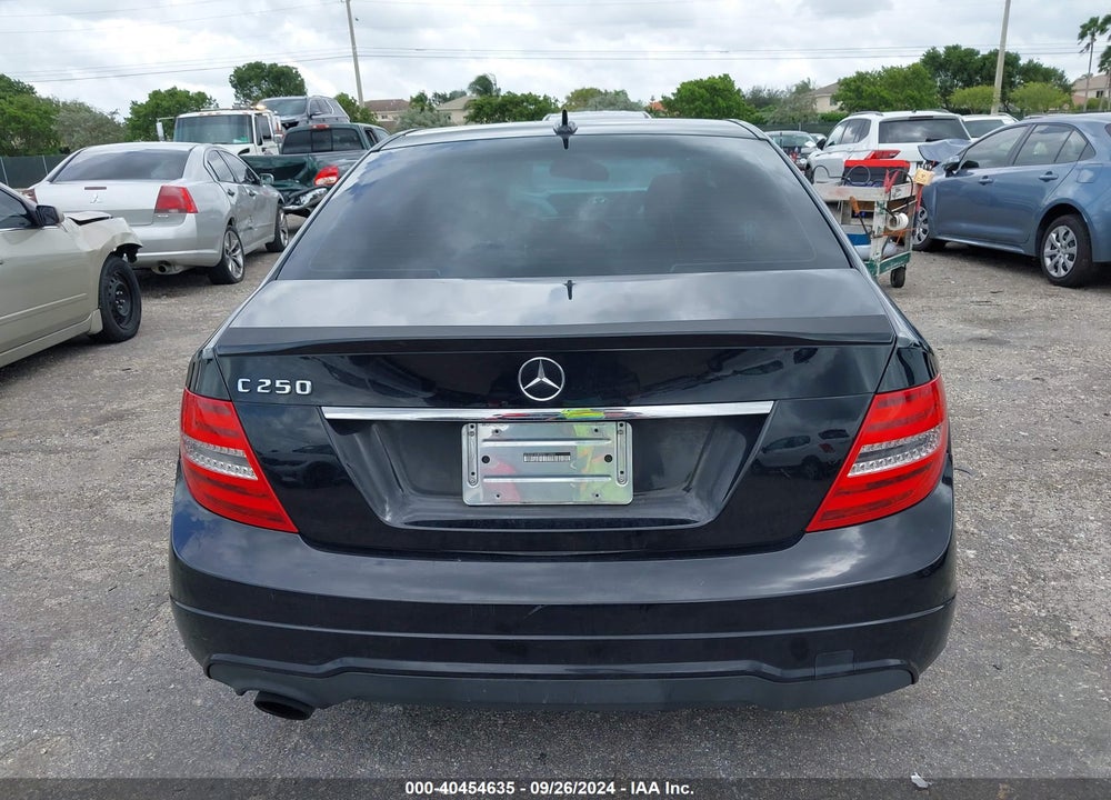 2014 MERCEDES-BENZ C 250 LUXURY/SPORT VIN: WDDGF4HB5ER313323