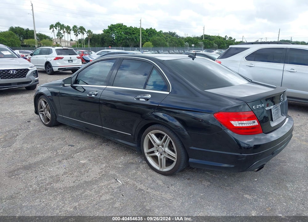 2014 MERCEDES-BENZ C 250 LUXURY/SPORT VIN: WDDGF4HB5ER313323
