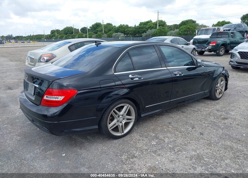 2014 MERCEDES-BENZ C 250 LUXURY/SPORT VIN: WDDGF4HB5ER313323