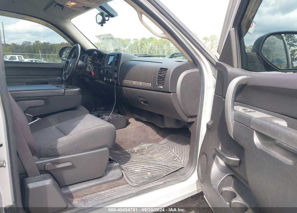 2010 CHEVROLET SILVERADO 1500 LT VIN: 1GCSKSE39AZ157525