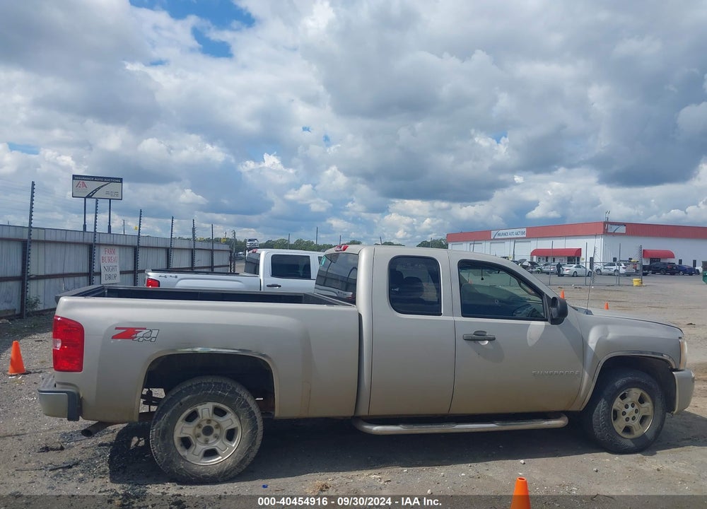 2009 CHEVROLET SILVERADO 1500 LT VIN: 1GCEK29029Z203530