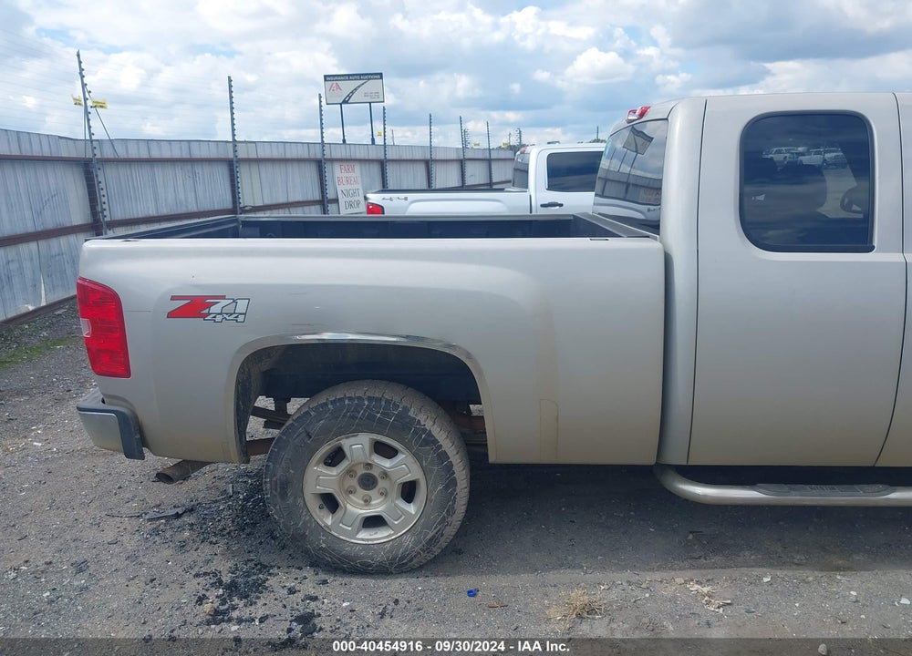 2009 CHEVROLET SILVERADO 1500 LT VIN: 1GCEK29029Z203530