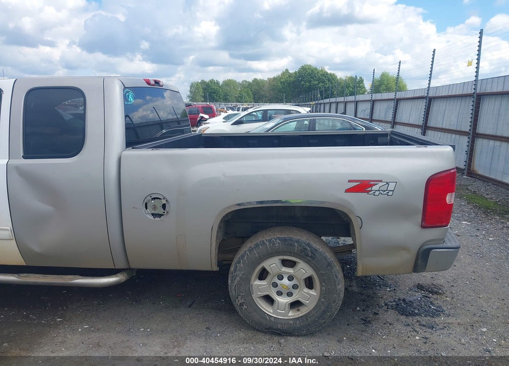 2009 CHEVROLET SILVERADO 1500 LT VIN: 1GCEK29029Z203530